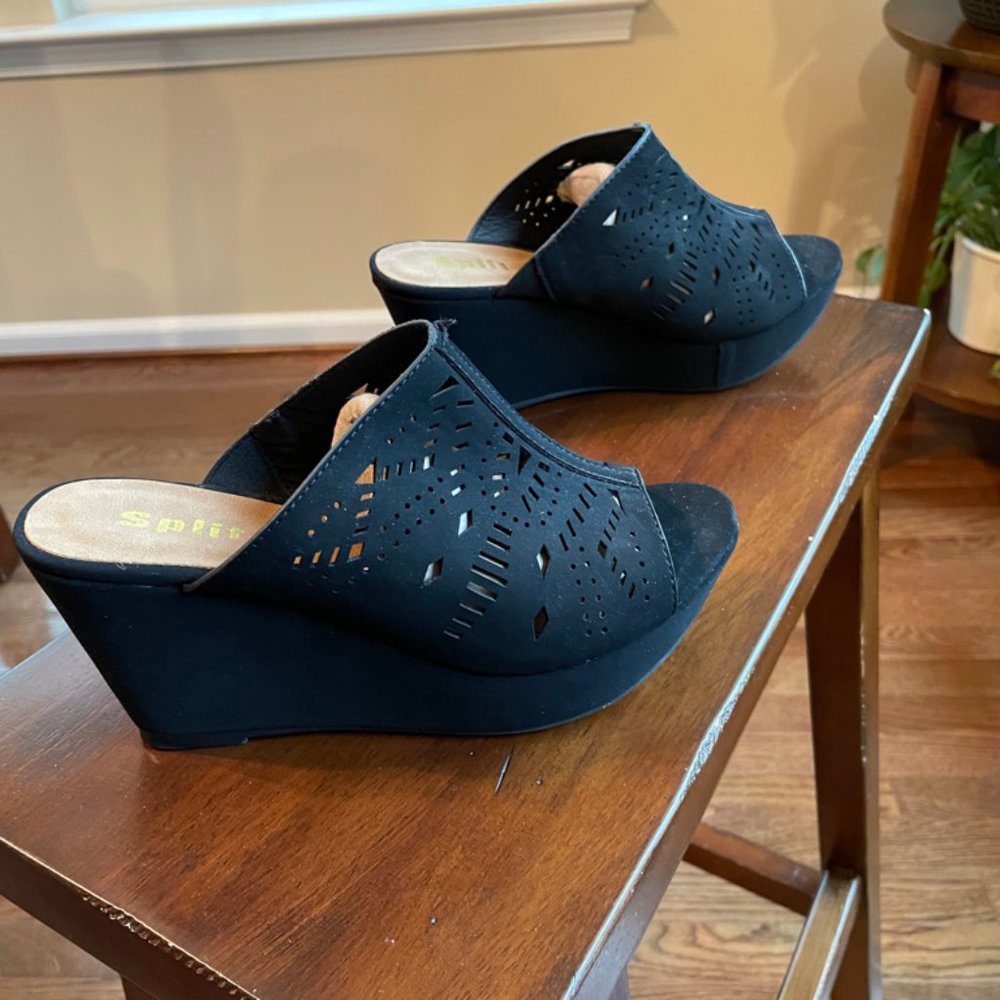 SPLIT slip-ons, Size 6 US